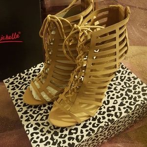 Brand new Anne Michelle cadged heels